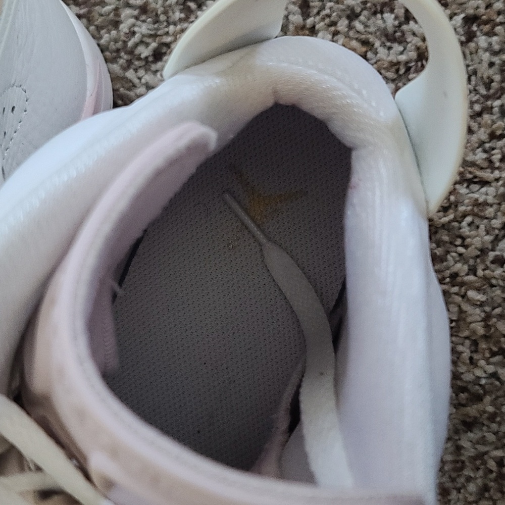SHOES - Picture 5 of 7